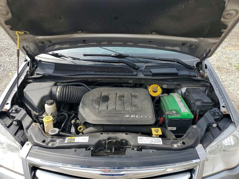 2015 Chrysler Town & Country Touring l