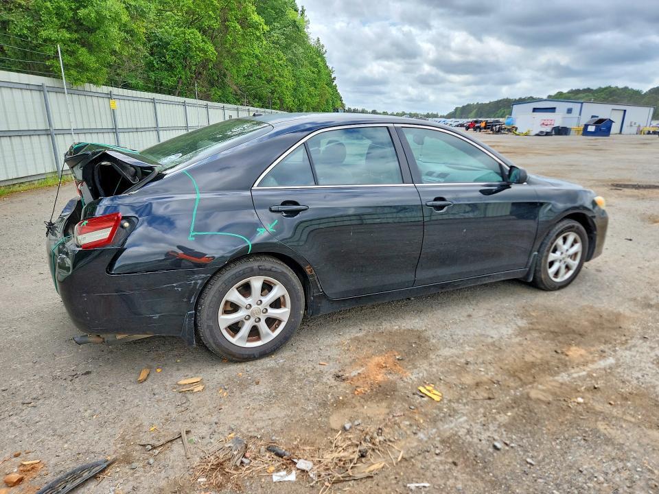 2011 Toyota Camry le