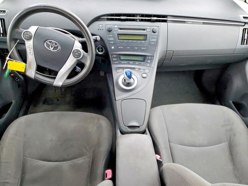 2010 Toyota Prius iii