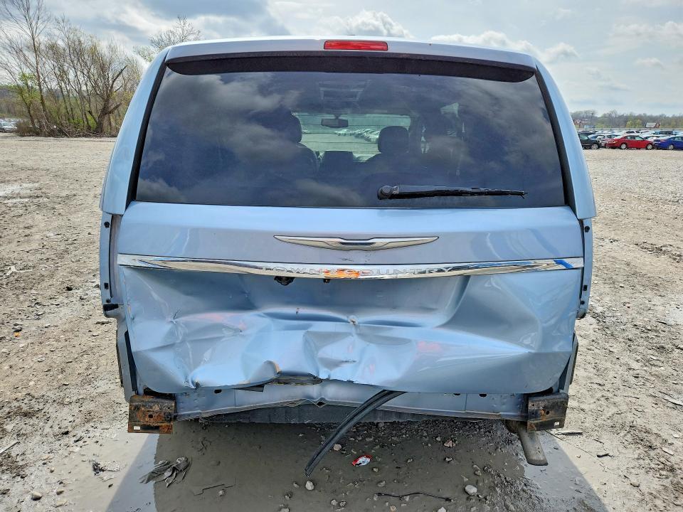 2013 Chrysler Town & Country Touring l
