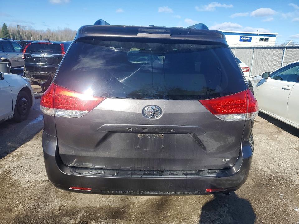 2012 Toyota Sienna le