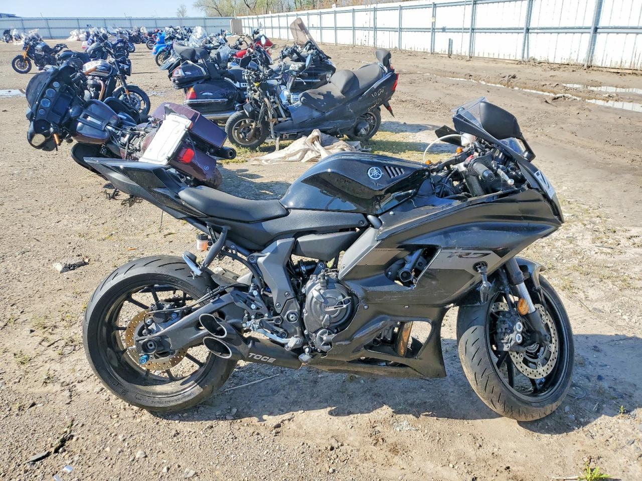 2025 Yamaha YZFR7