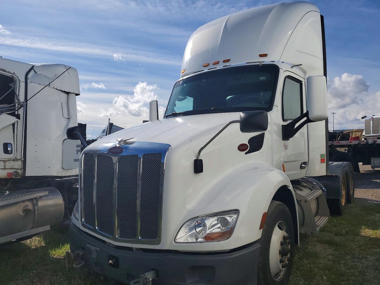 2020 Peterbilt 579 Semi Truck
