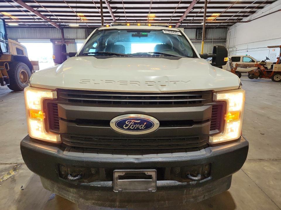2017 Ford F350 Super-Semi Truck