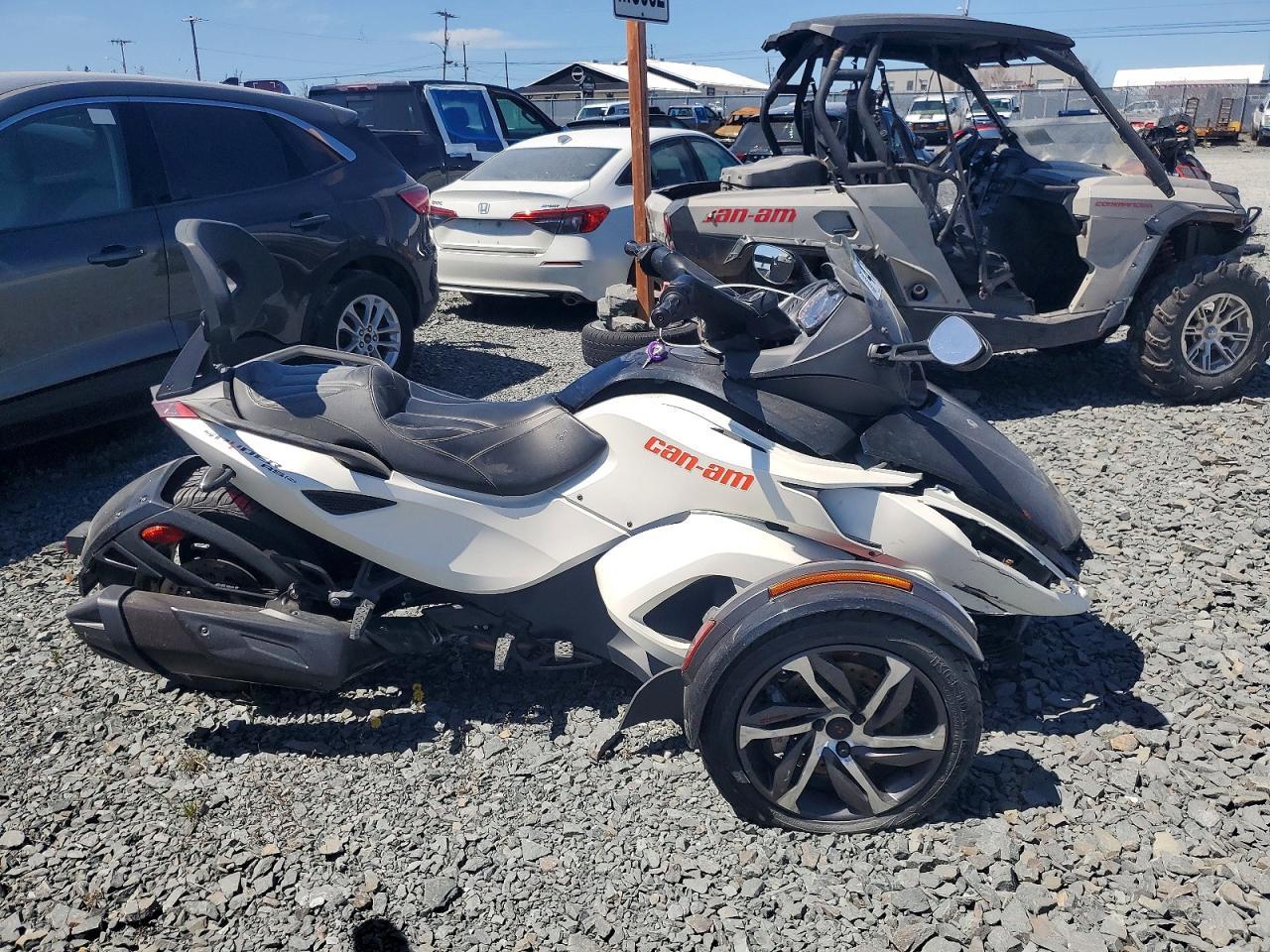 2014 Can-Am Spyder Roadster RS