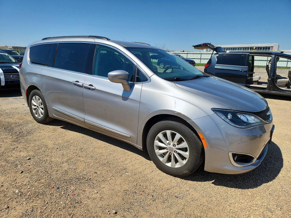 2017 Chrysler Pacifica Touring l
