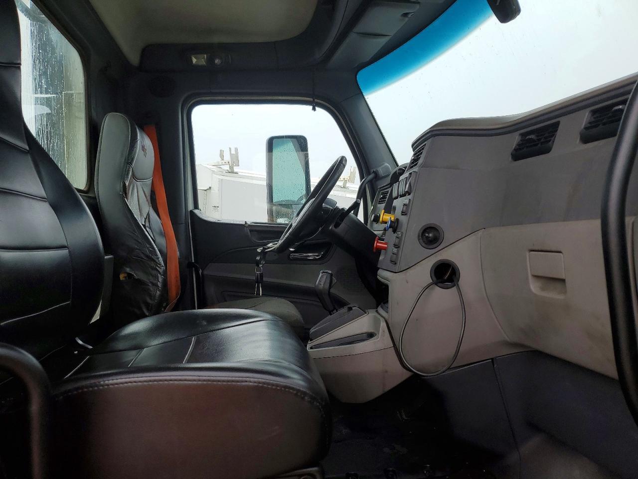 2017 Peterbilt 579 Semi Truck