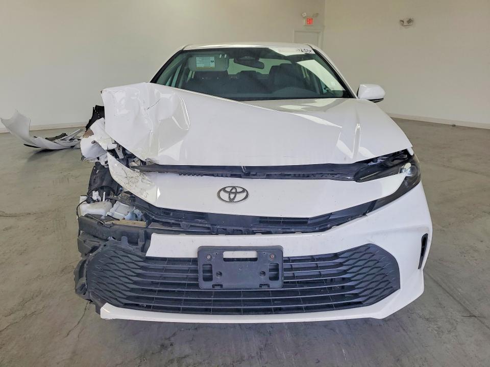 2025 Toyota Camry le