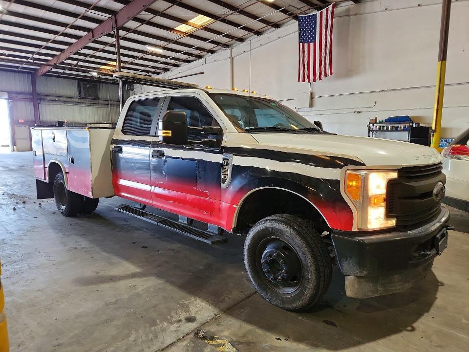 2017 Ford F350 Super-Semi Truck