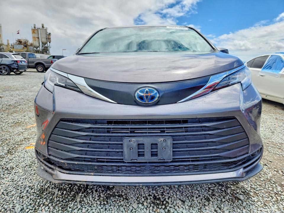 2022 Toyota Sienna le