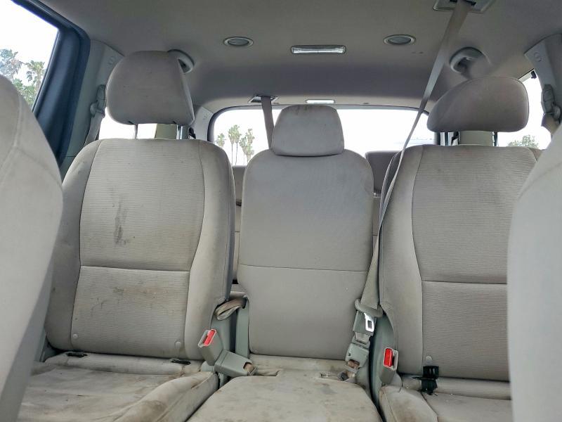 2015 KIA Sedona lx