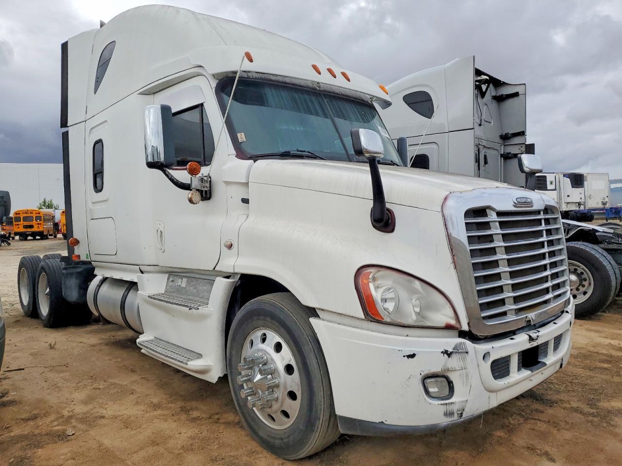 2014 Freigliner 2014 Freightliner Cascadia 1-Semi Truck