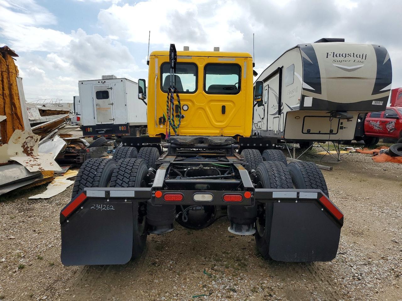 2019 Freightliner Cascadia 113 Semi Truck
