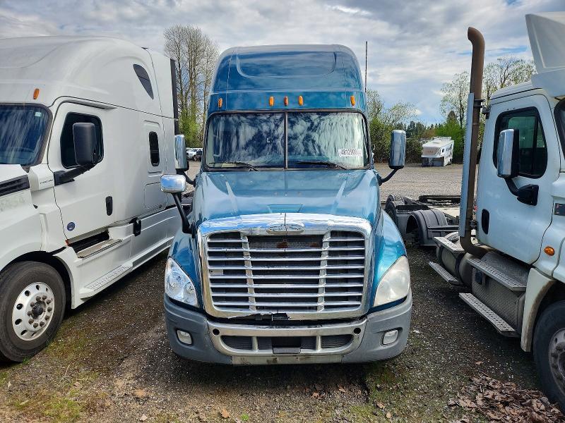 2013 Freigliner 2013 Freightliner Cascadia Semi Truck