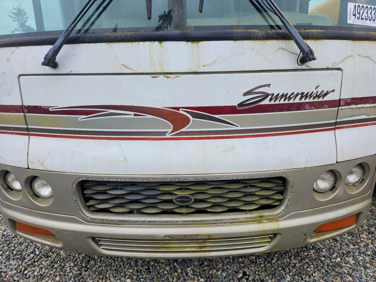 2001 Itasca Recreational Vehicle (RV)