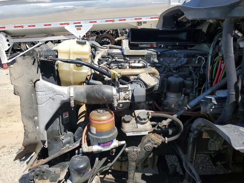 2011 Freigliner 2011 Freightliner Cascadia ROLL-OFF Container Truc