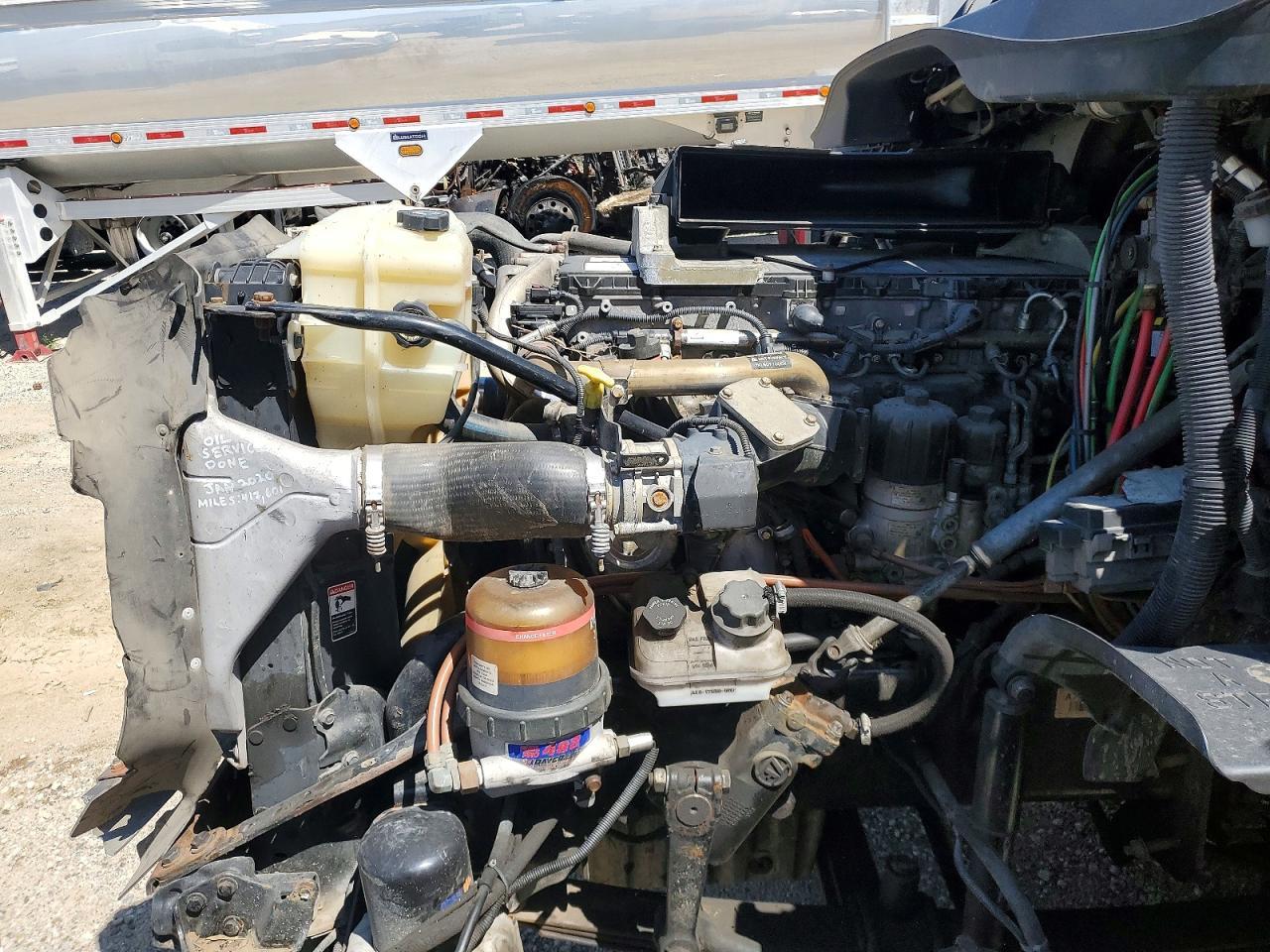 2011 Freigliner 2011 Freightliner Cascadia ROLL-OFF Container Truc