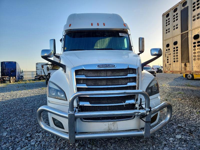 2021 Freigliner 2021 Freightliner Cascadia 126 Semi Truck