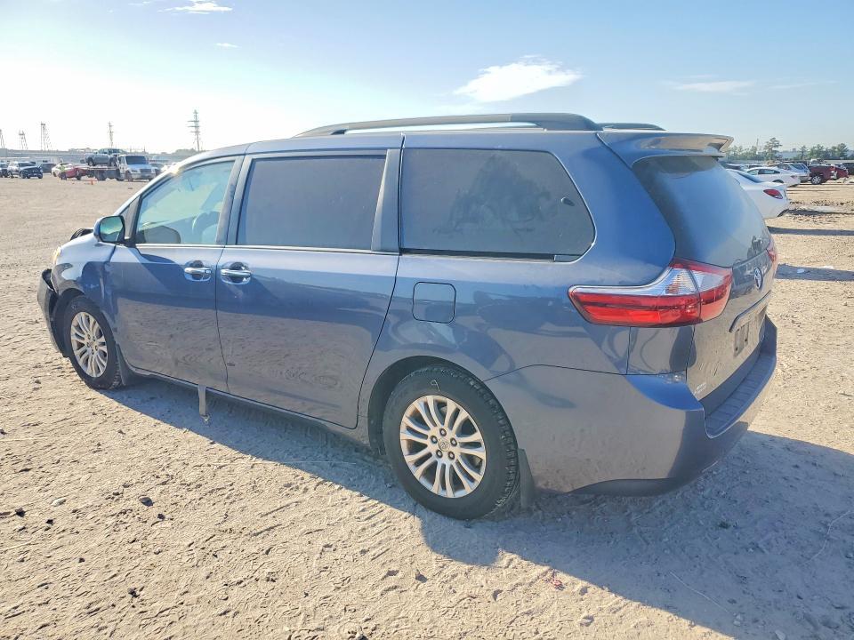 2015 Toyota Sienna xle 8-passenger
