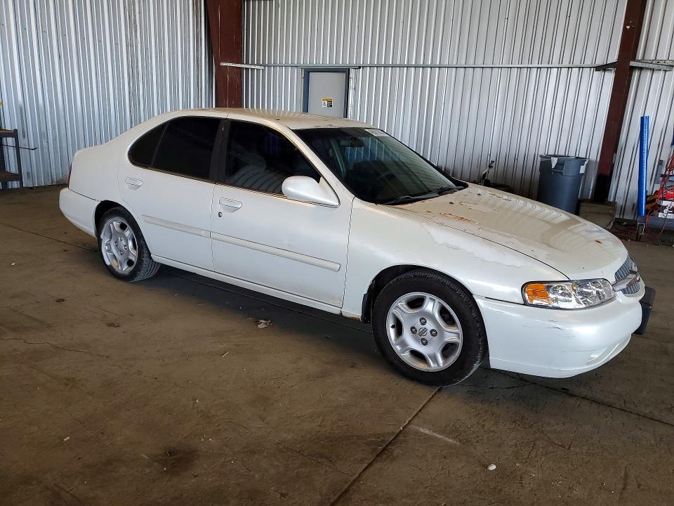 2000 Nissan Altima xe