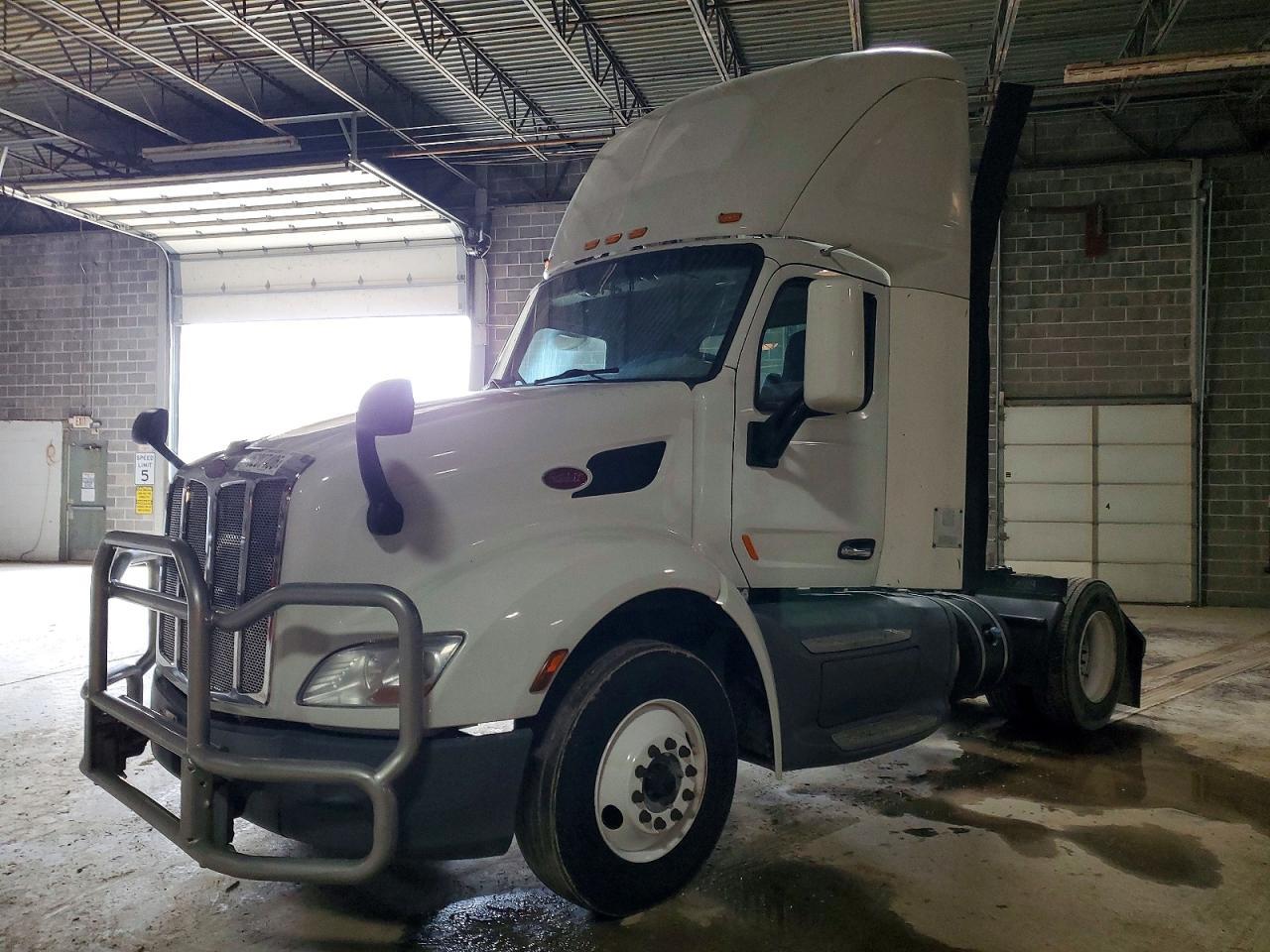 2018 Peterbilt 579 Semi Truck