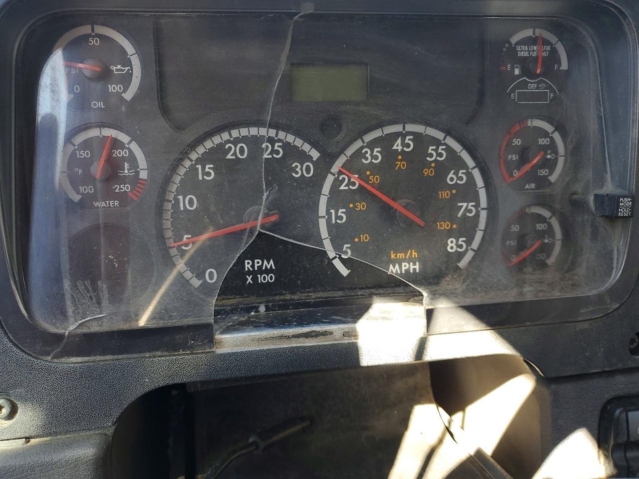 2011 Freigliner 2011 Freightliner Cascadia ROLL-OFF Container Truc
