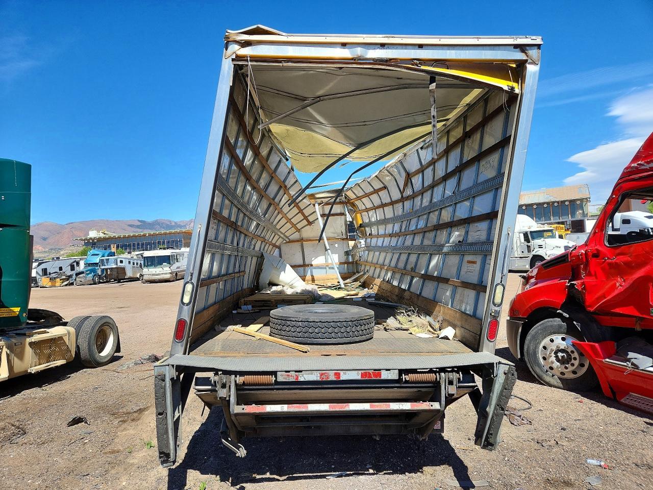 2016 Freightliner Business Class M2 BOX Truck