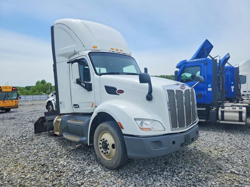 2018 Peterbilt 579 Semi Truck