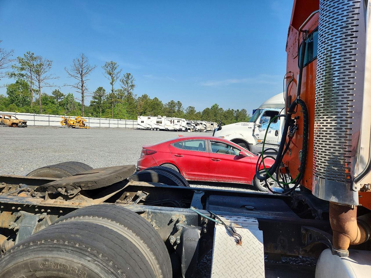 2007 Freigliner 2007 Freightliner CST120 Semi Truck