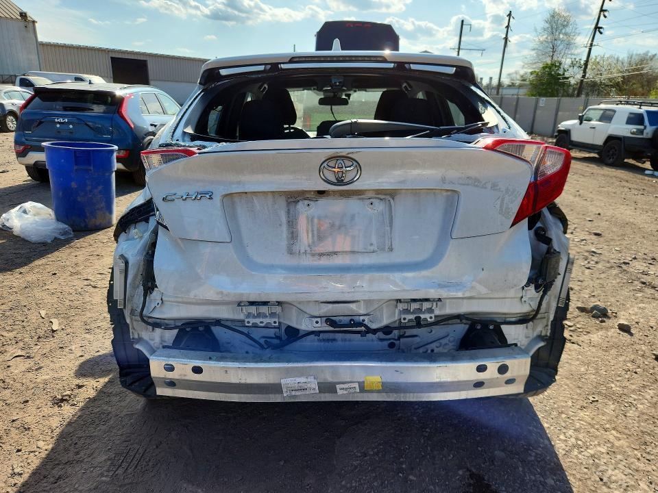 2022 Toyota C-hr xle