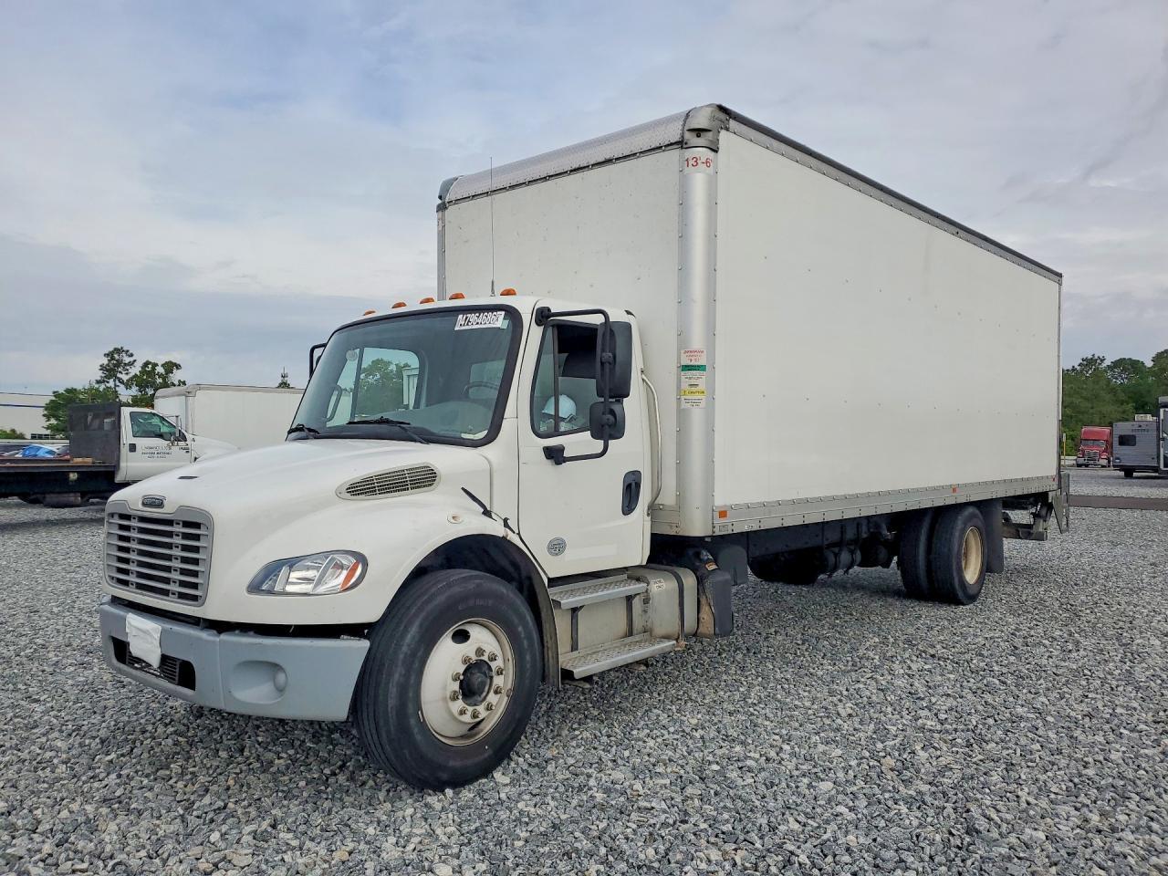 2020 Freigliner 2020 Freightliner Business Class M2 BOX Truck