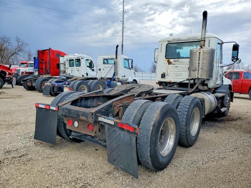 2014 Mack CXU613 Semi Truck