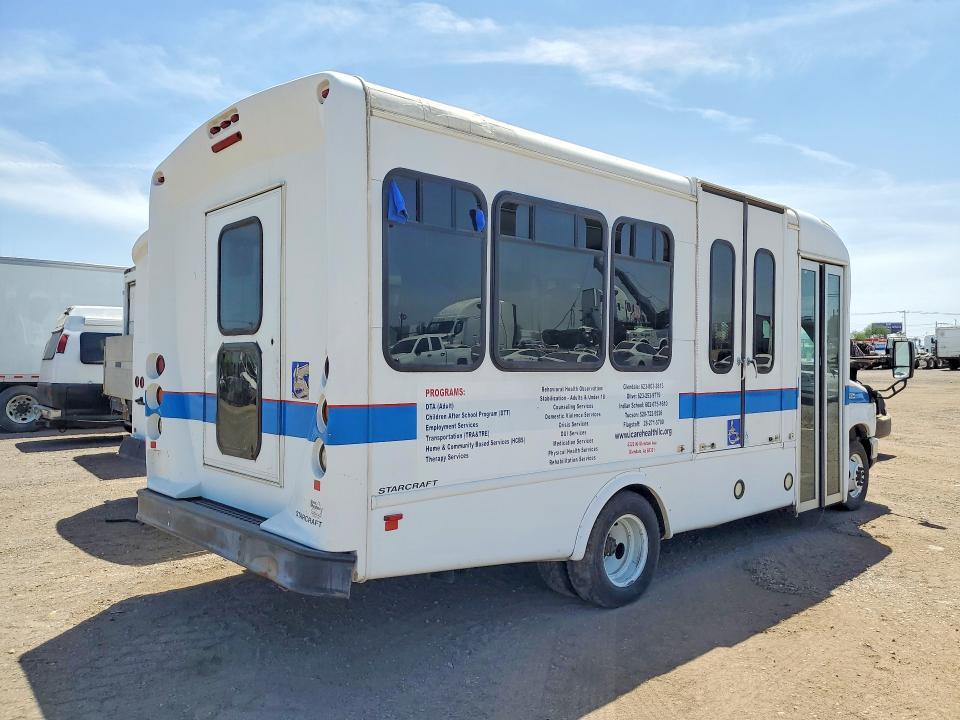 2017 Ford Econoline E450 Super Duty Cutaway Van