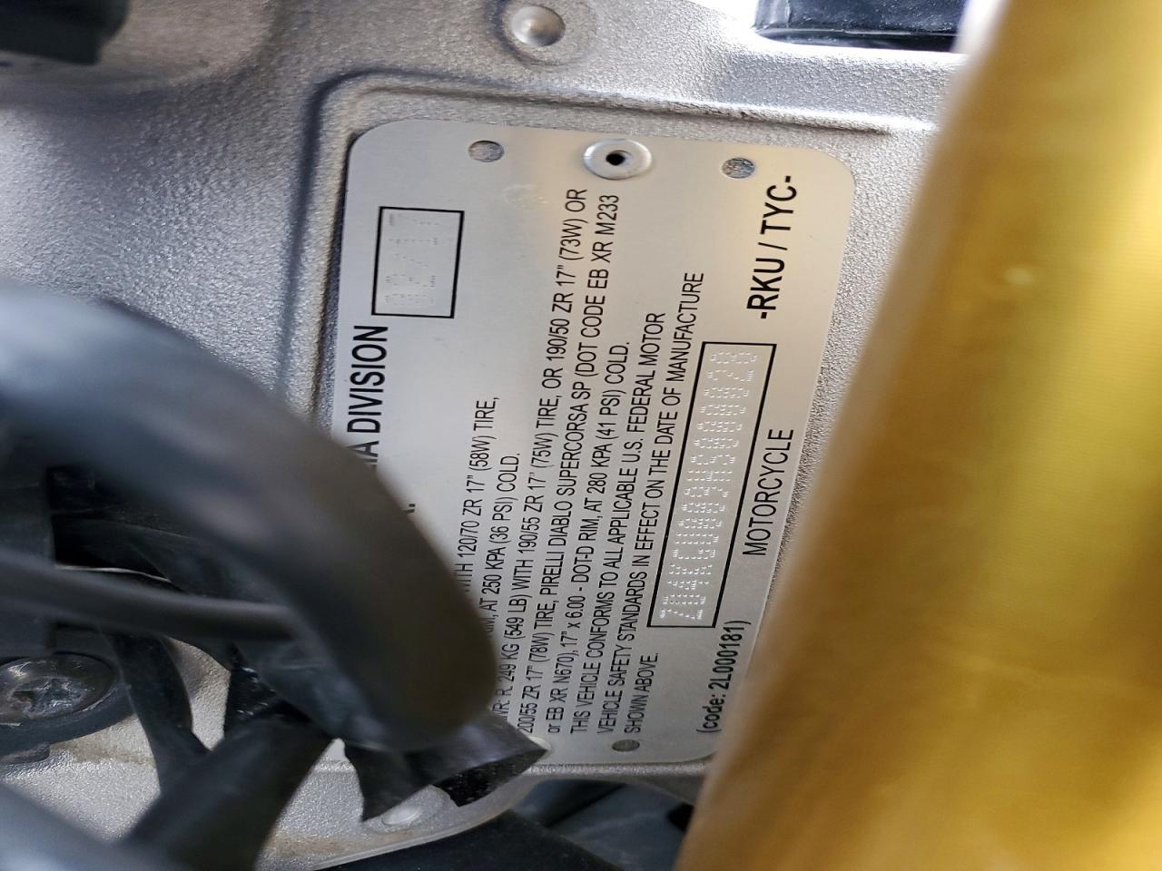 2017 Aprilia Tuono V4 1100 RR