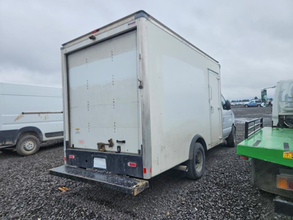 2022 Ford Econoline E350 Super Duty Cutaway Van