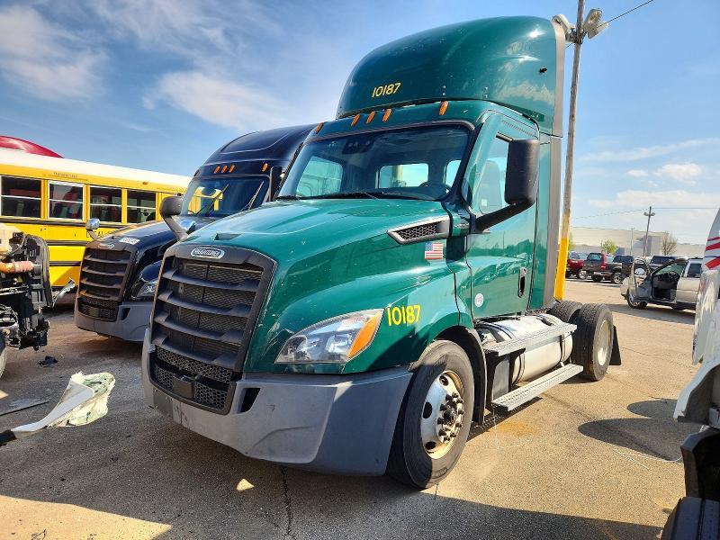 2021 Freigliner 2021 Freightliner Cascadia 116 Semi Truck
