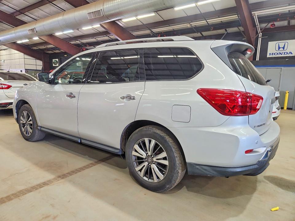2018 Nissan Pathfinder sv