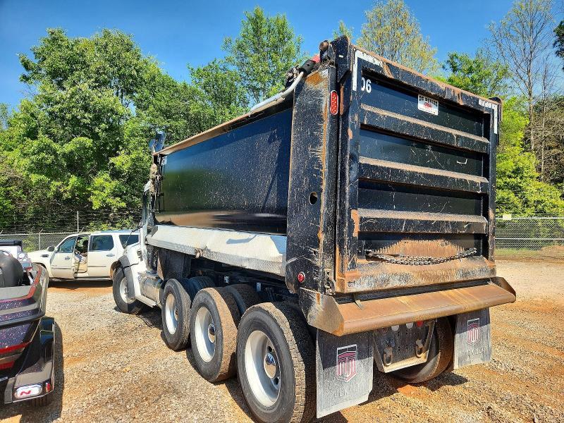 2022 Kenworth T880 Dump Truck