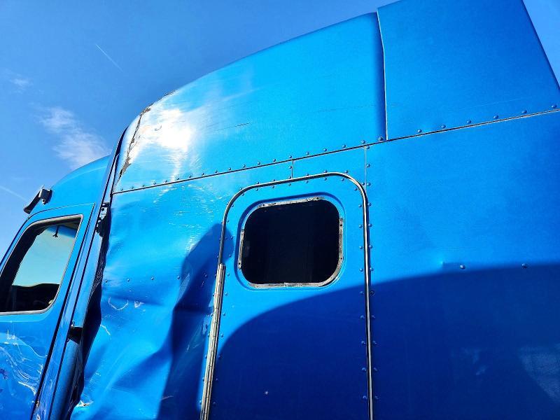 2015 Peterbilt 579 Semi Truck