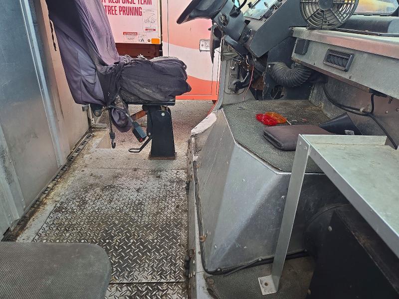 2004 Ford E350 Delivery Truck