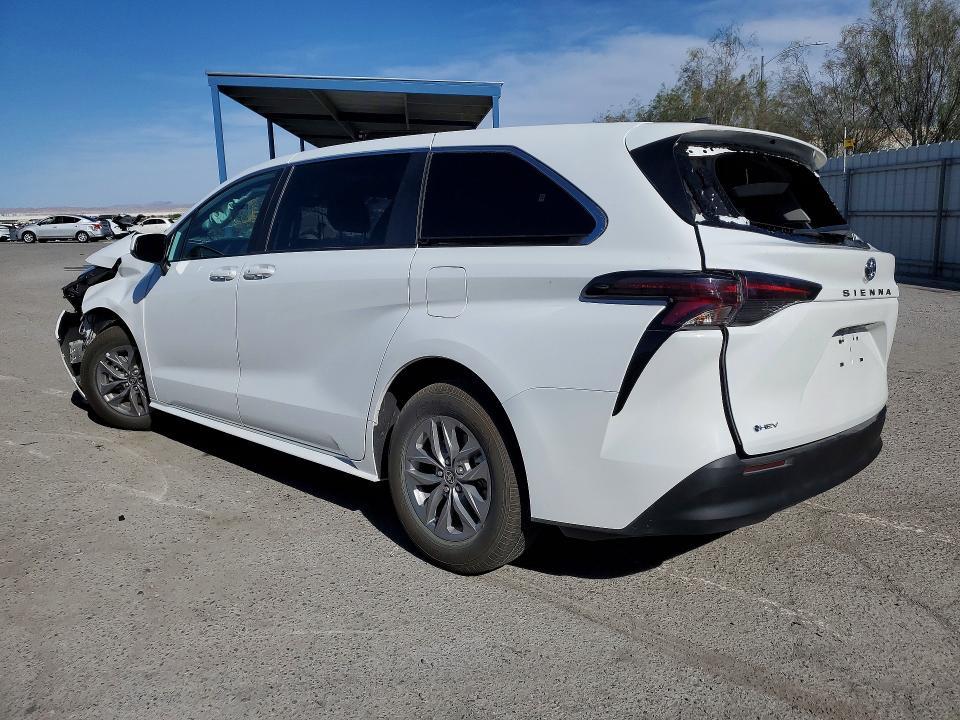 2026 Toyota Sienna le 8-passenger