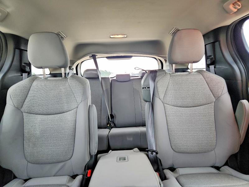 2025 Toyota Sienna le 8-passenger