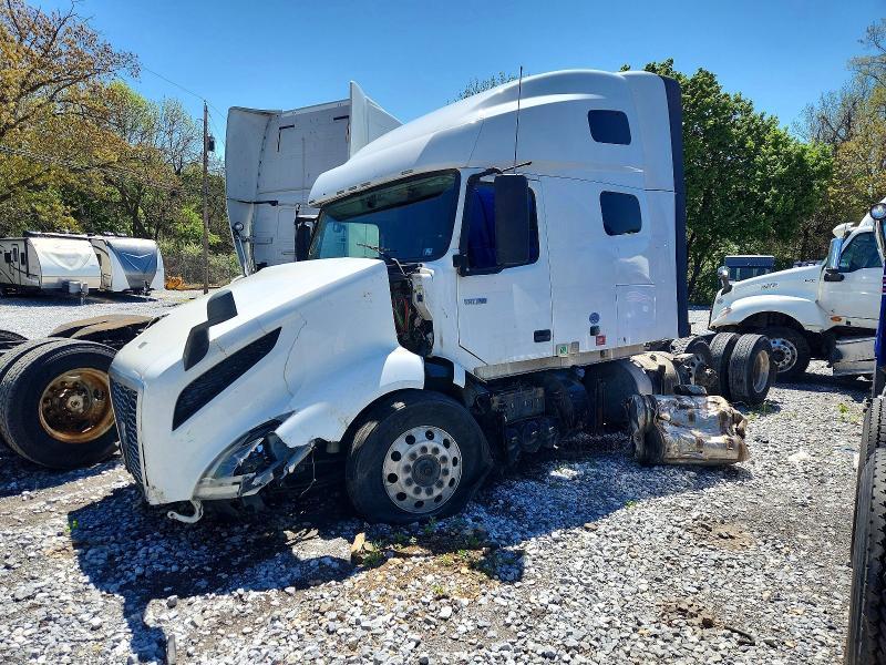 2020 Volvo VNL Semi Truck