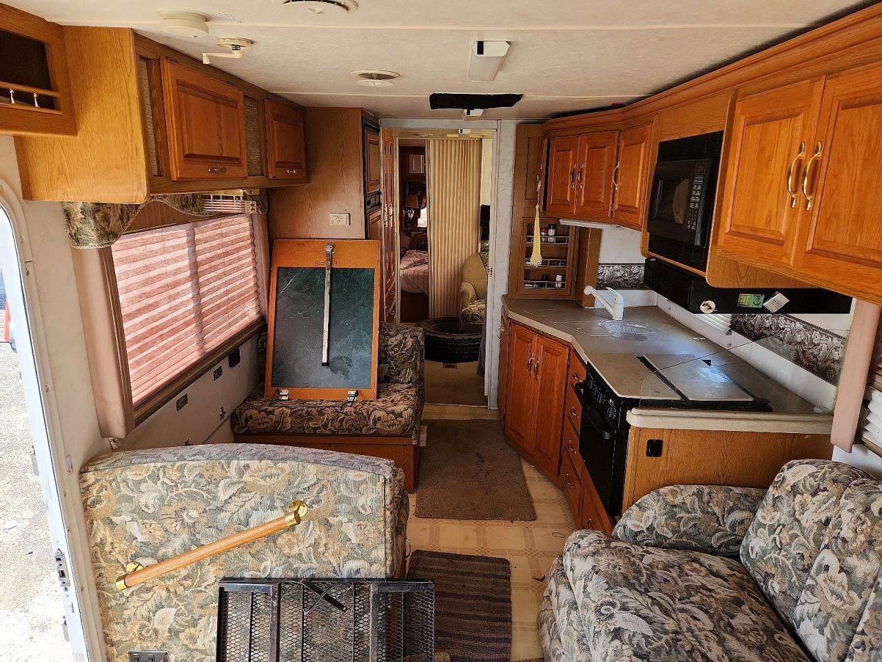 1999 Ford F550 Super Duty Stripped Chassis