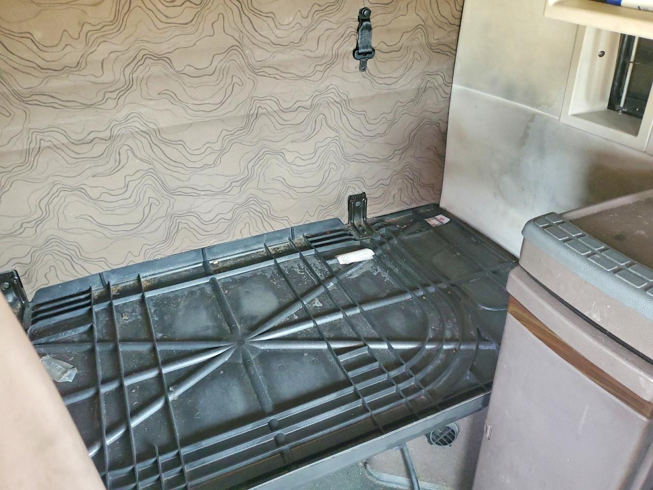 2016 Volvo VNL Semi Truck