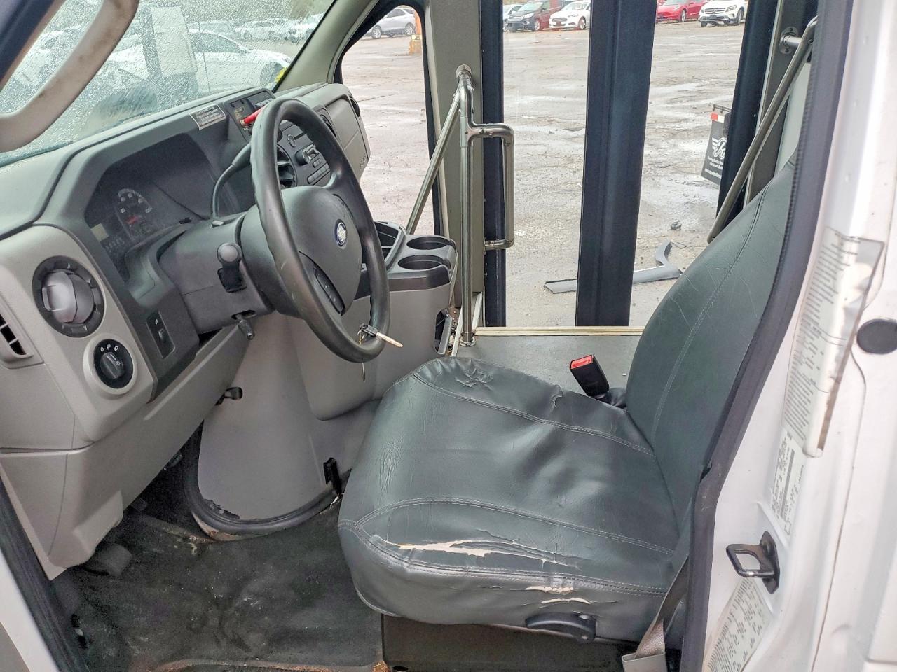 2016 Ford E350-Shuttle Bus