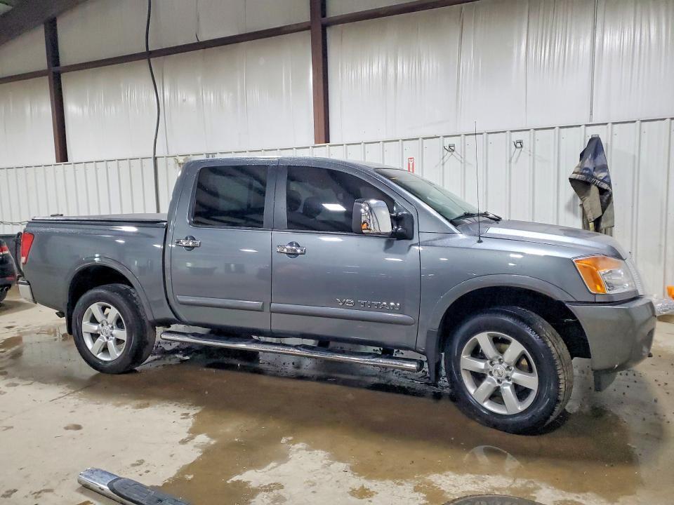 2013 Nissan Titan SV