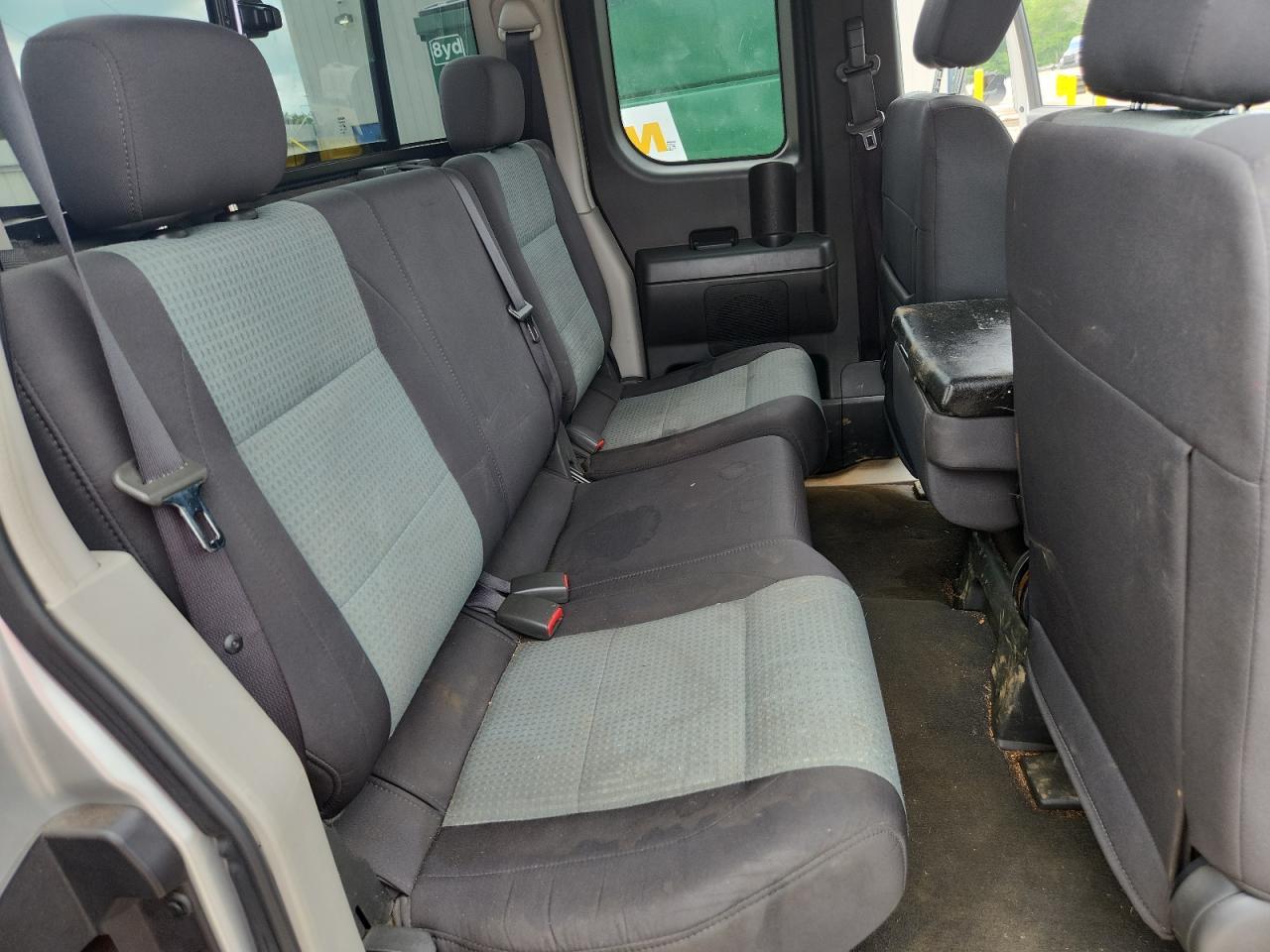 2004 Nissan Titan XE