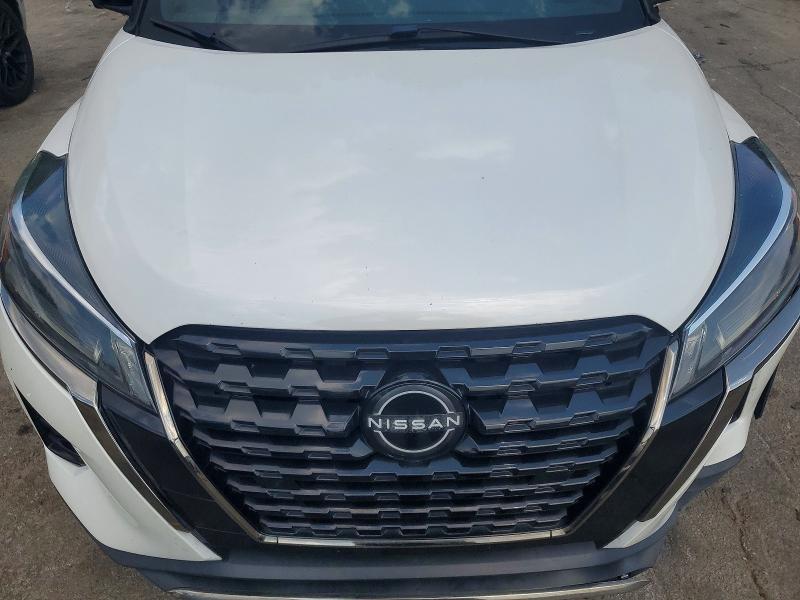 2022 Nissan Kicks sr
