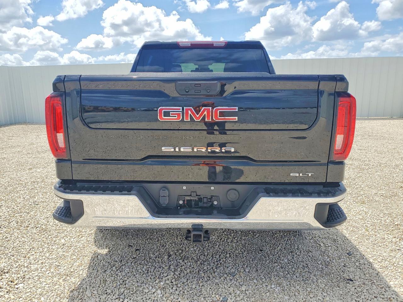 2025 GMC Sierra K1500 SLT